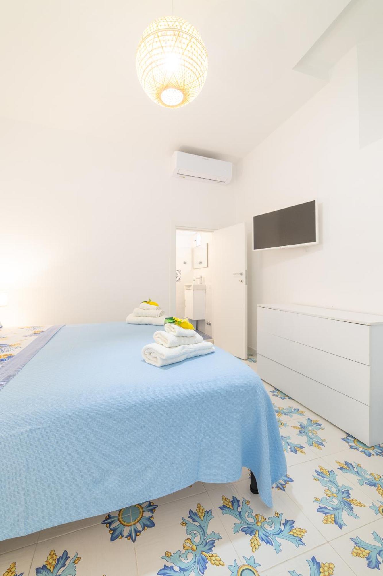 Maiori A Due Passi Dal Mare Apartment Exterior photo