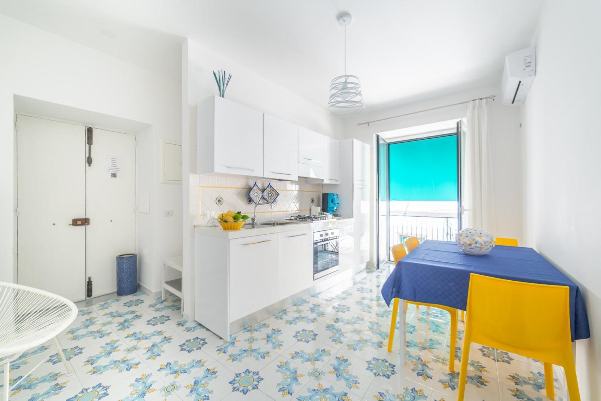 Maiori A Due Passi Dal Mare Apartment Exterior photo